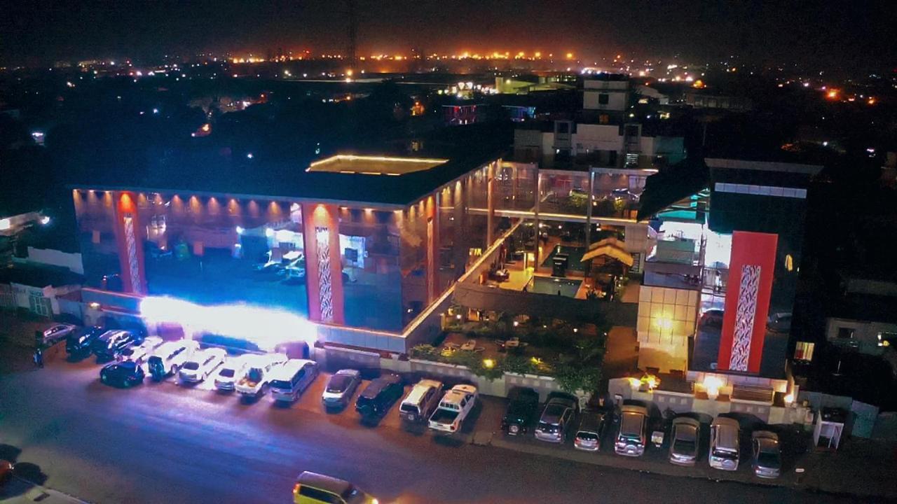 Hotel Λουμπουμπάσι Εξωτερικό φωτογραφία