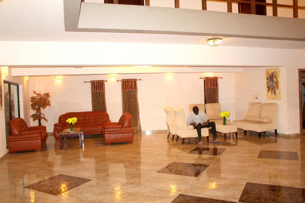 Hotel Λουμπουμπάσι Εξωτερικό φωτογραφία
