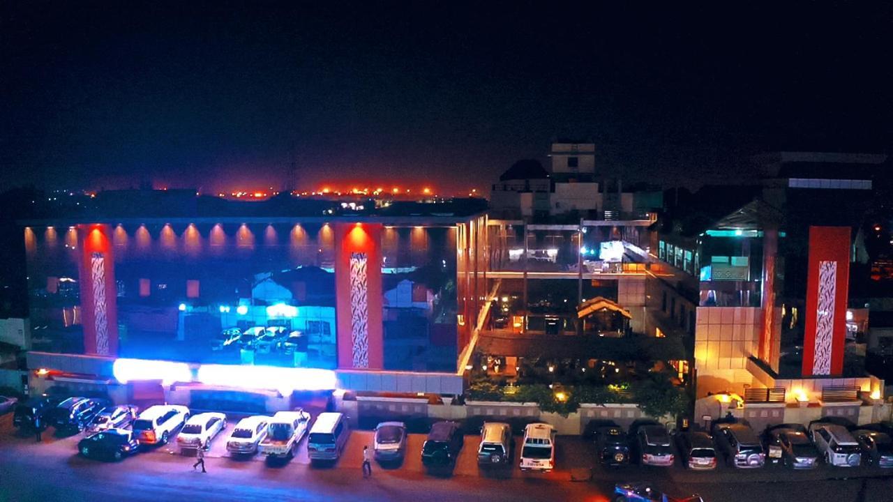 Hotel Λουμπουμπάσι Εξωτερικό φωτογραφία