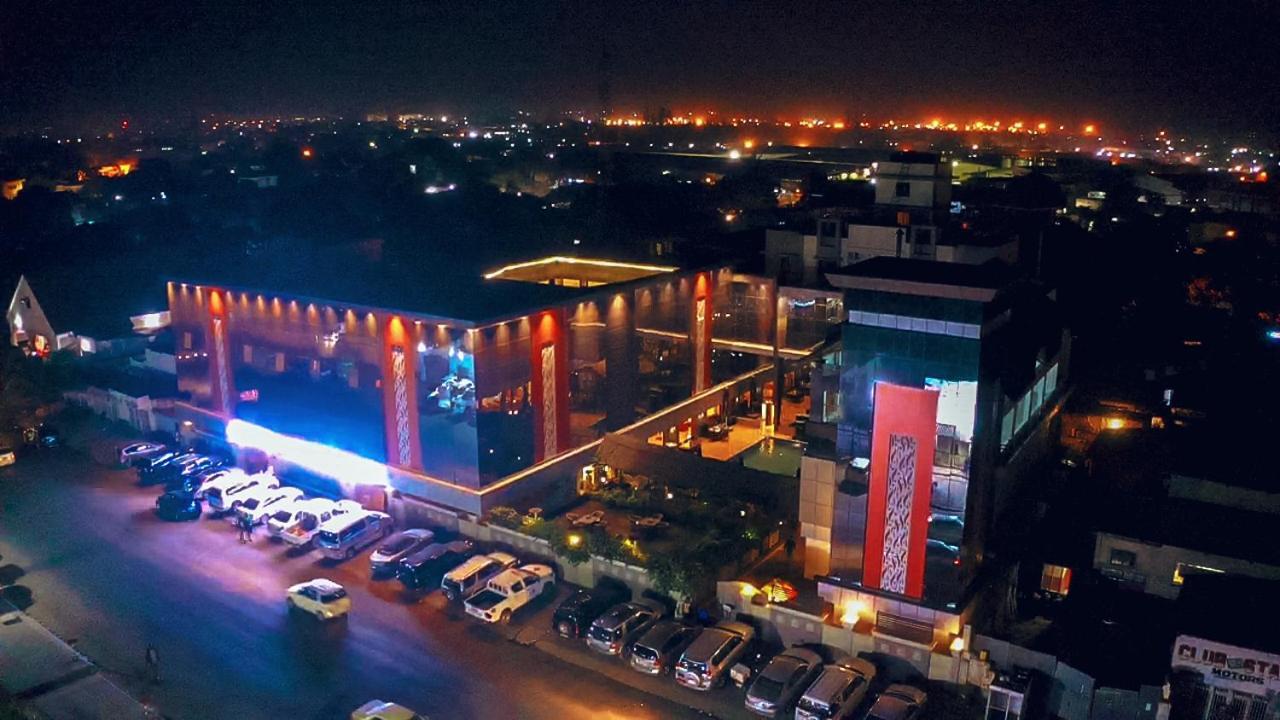 Hotel Λουμπουμπάσι Εξωτερικό φωτογραφία