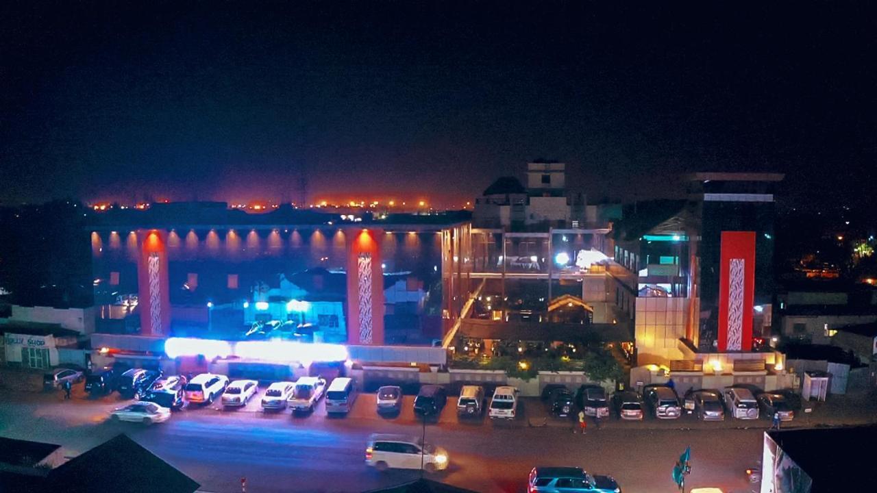 Hotel Λουμπουμπάσι Εξωτερικό φωτογραφία